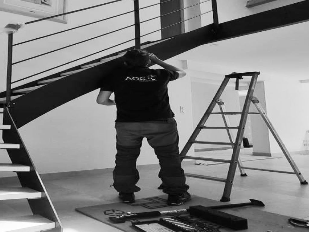 Olivier Celier dans son atelier de métallerie